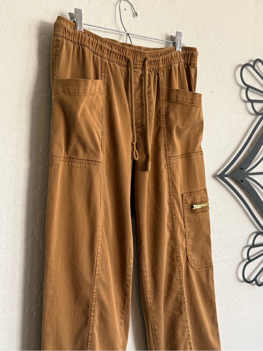 C&C California Tan/Camel Lyocell Cargo Pants Size M Drawstring Utility Pockets - Picture 3 of 7